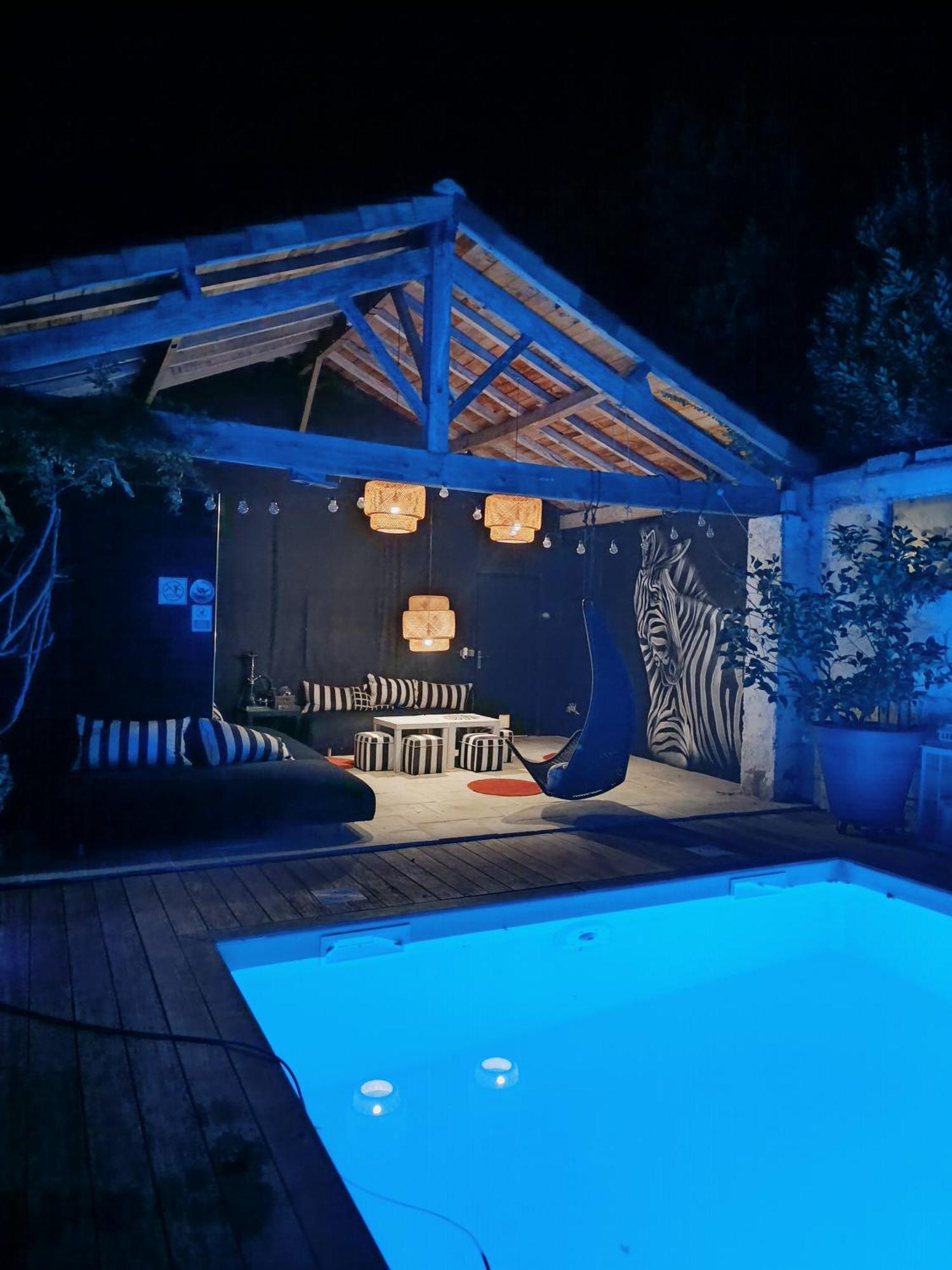 Buky Palace Pons Exterior photo