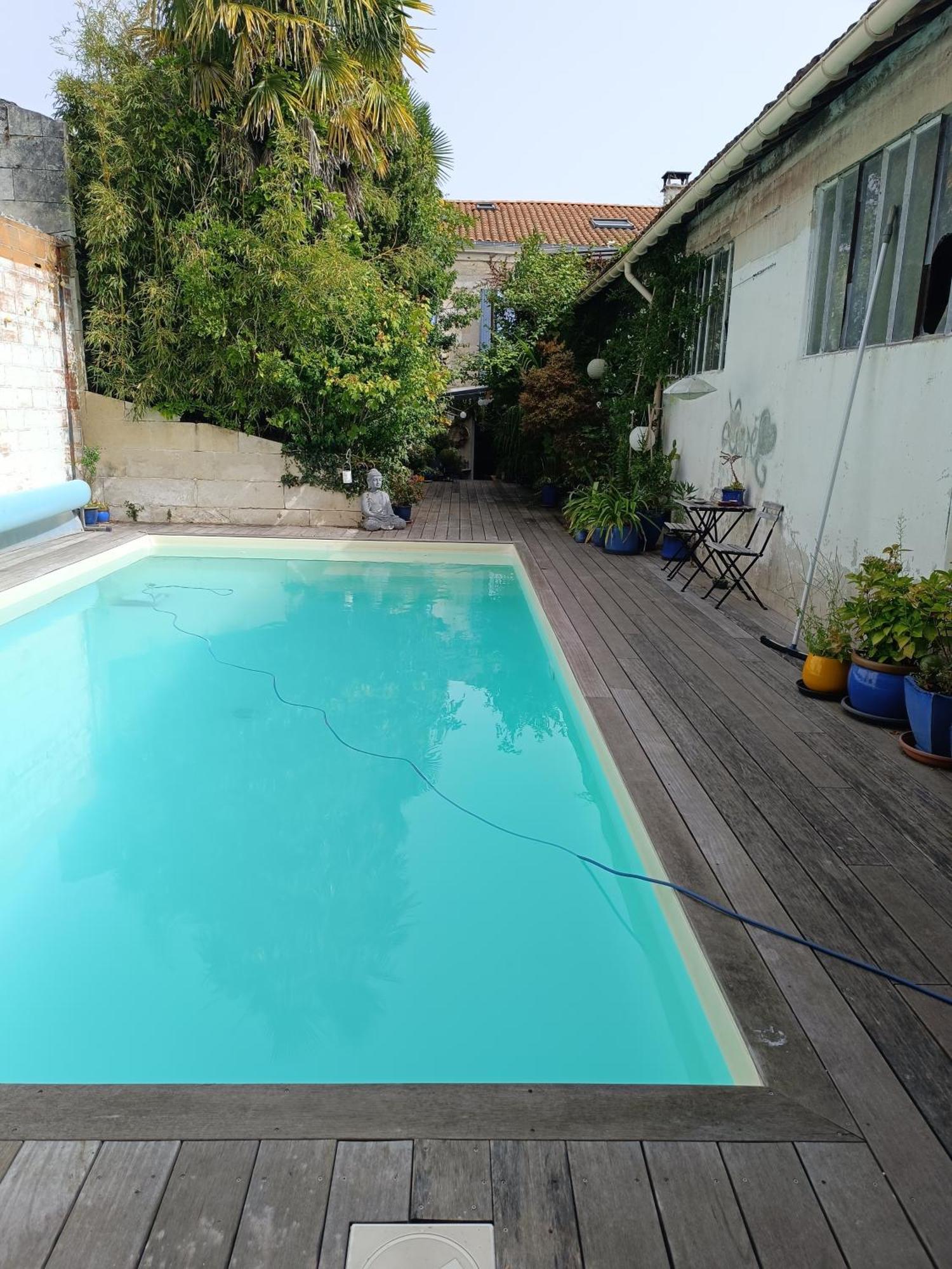 Buky Palace Pons Exterior photo
