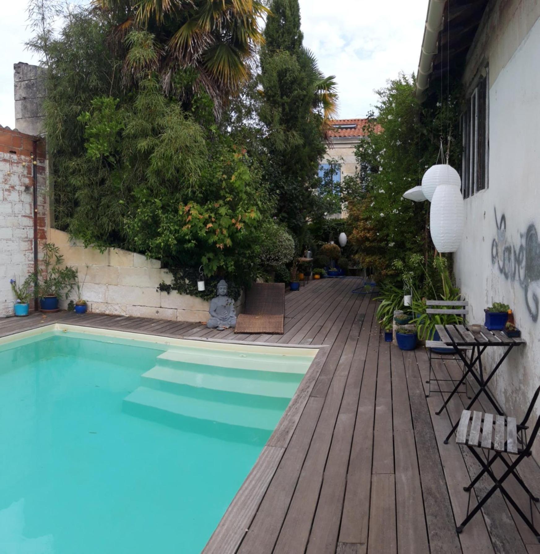 Buky Palace Pons Exterior photo