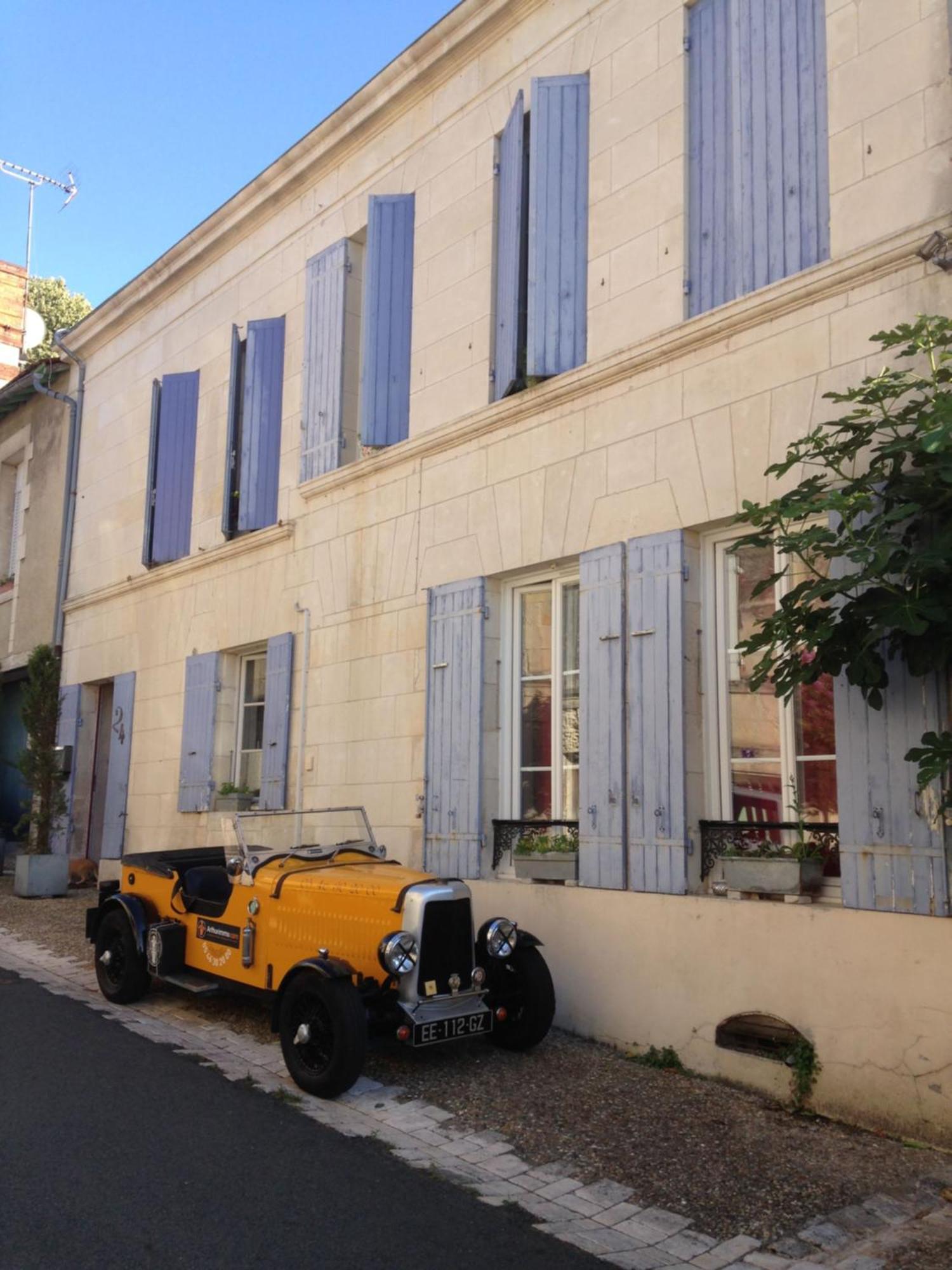 Buky Palace Pons Exterior photo